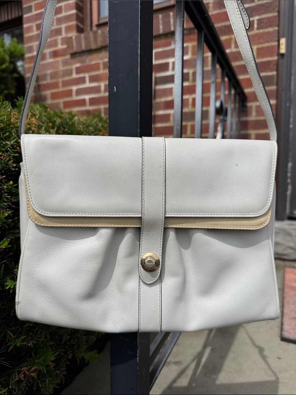 SALVATORE FERRAGAMO FIRENZE LEATHER CREAM SHOULDER CLUTCH PURSE BAG ITALY VTG - Picture 3 of 17